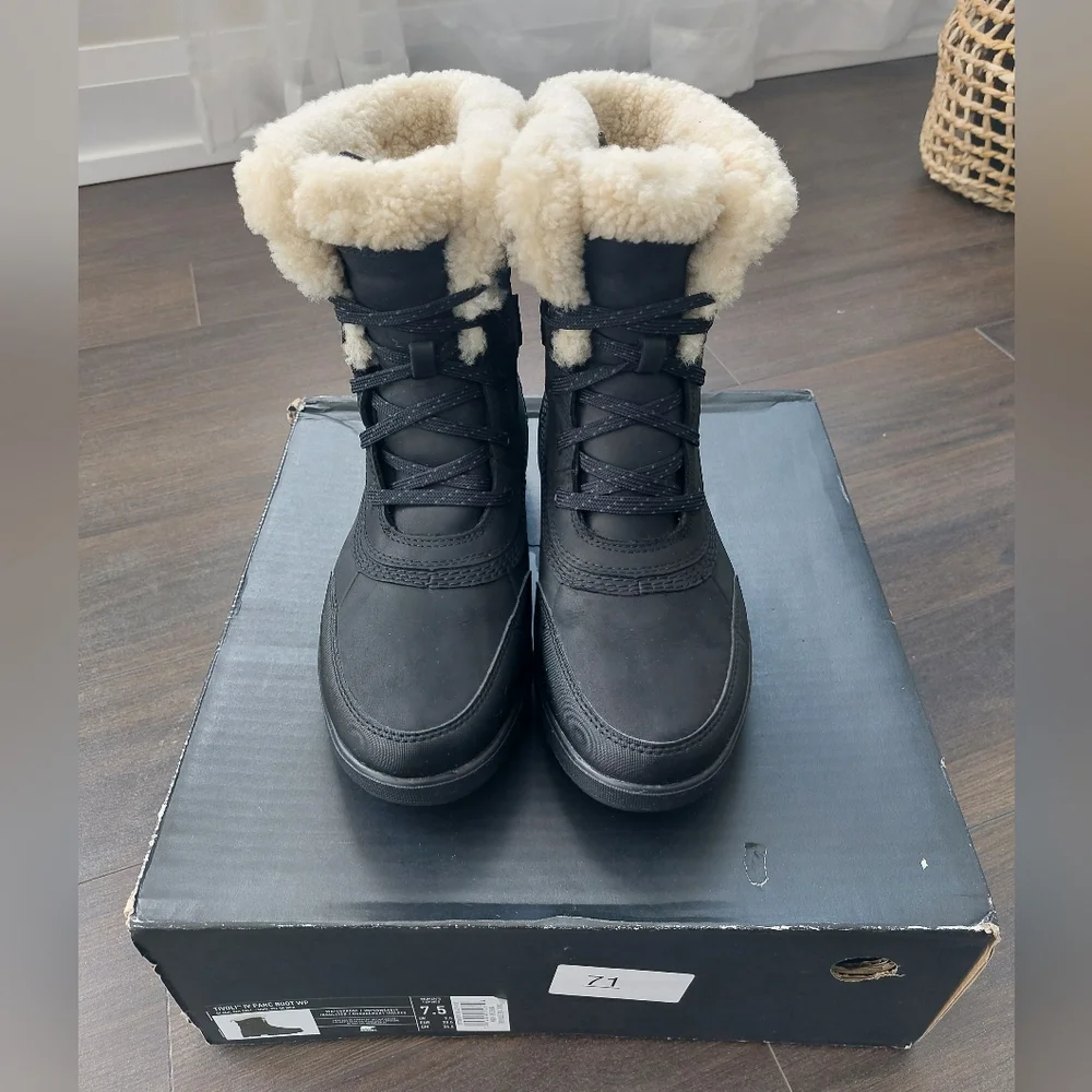 Size 7.5 Sorel Tivoli Winter Boots Runs Small!! Fits Like 6.5-7 - Picture 1 of 16